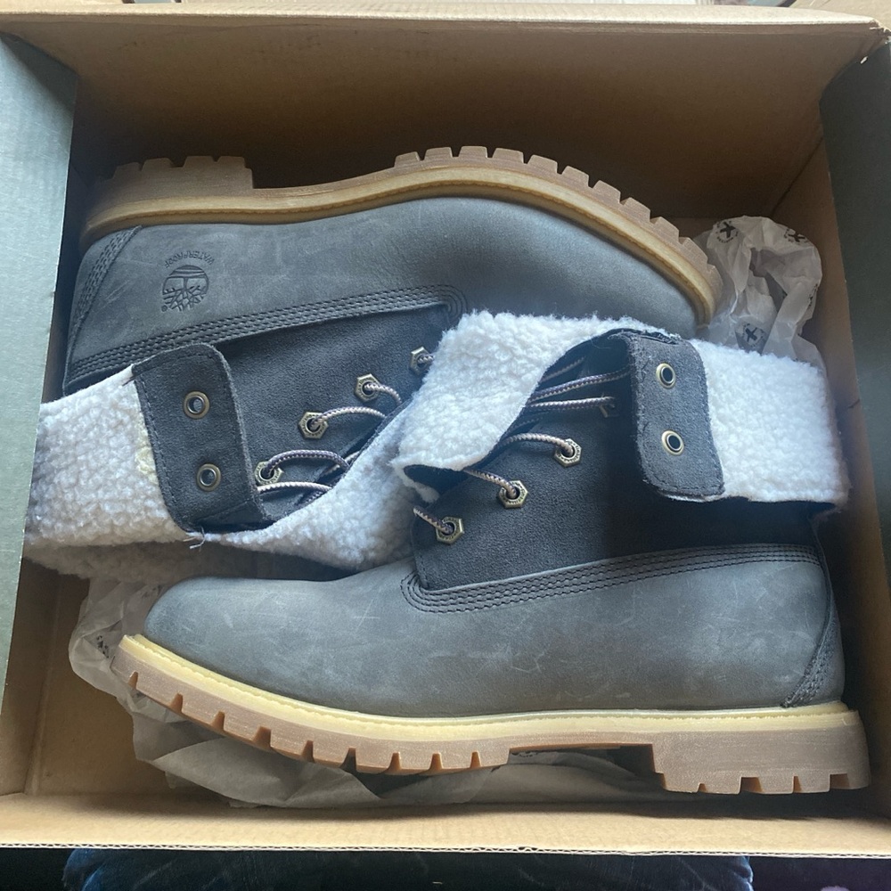 Women’s size 9 grey and white Timberland boots